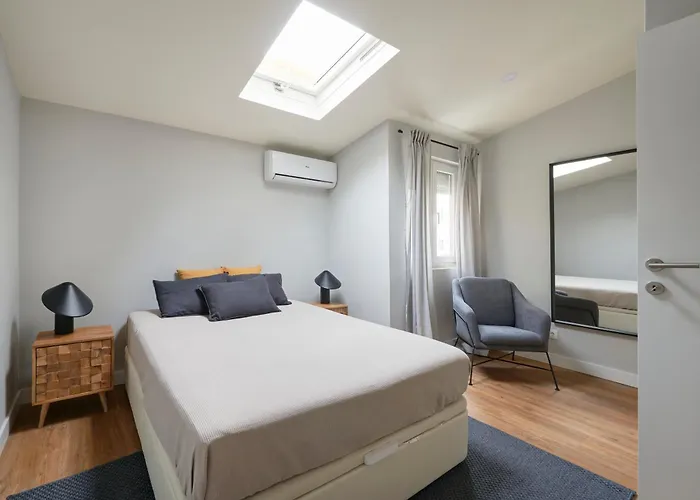 Modern 2 Bed Apt In Campolide Near Amoreiras