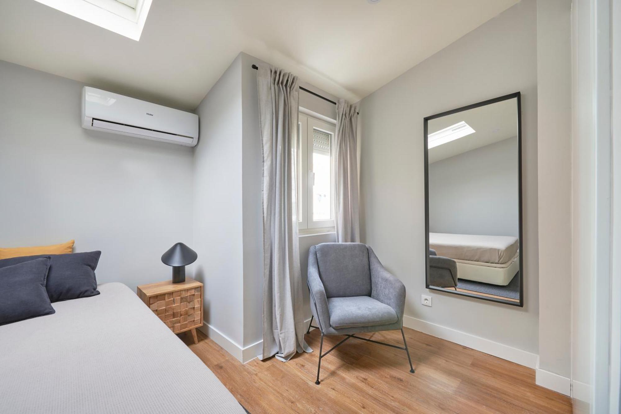 Modern 2 Bed In Campolide Near Amoreiras *