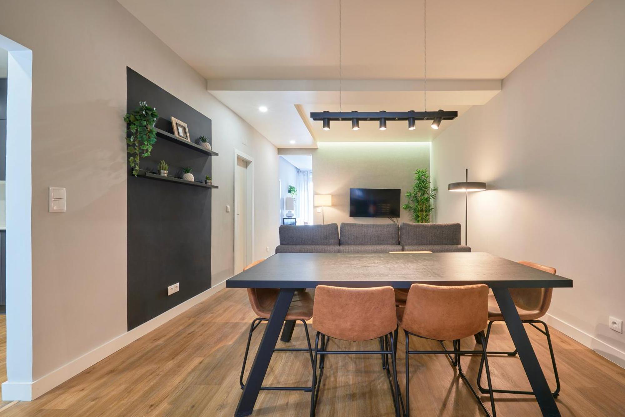 Modern 2 Bed In Campolide Near Amoreiras Apartment *