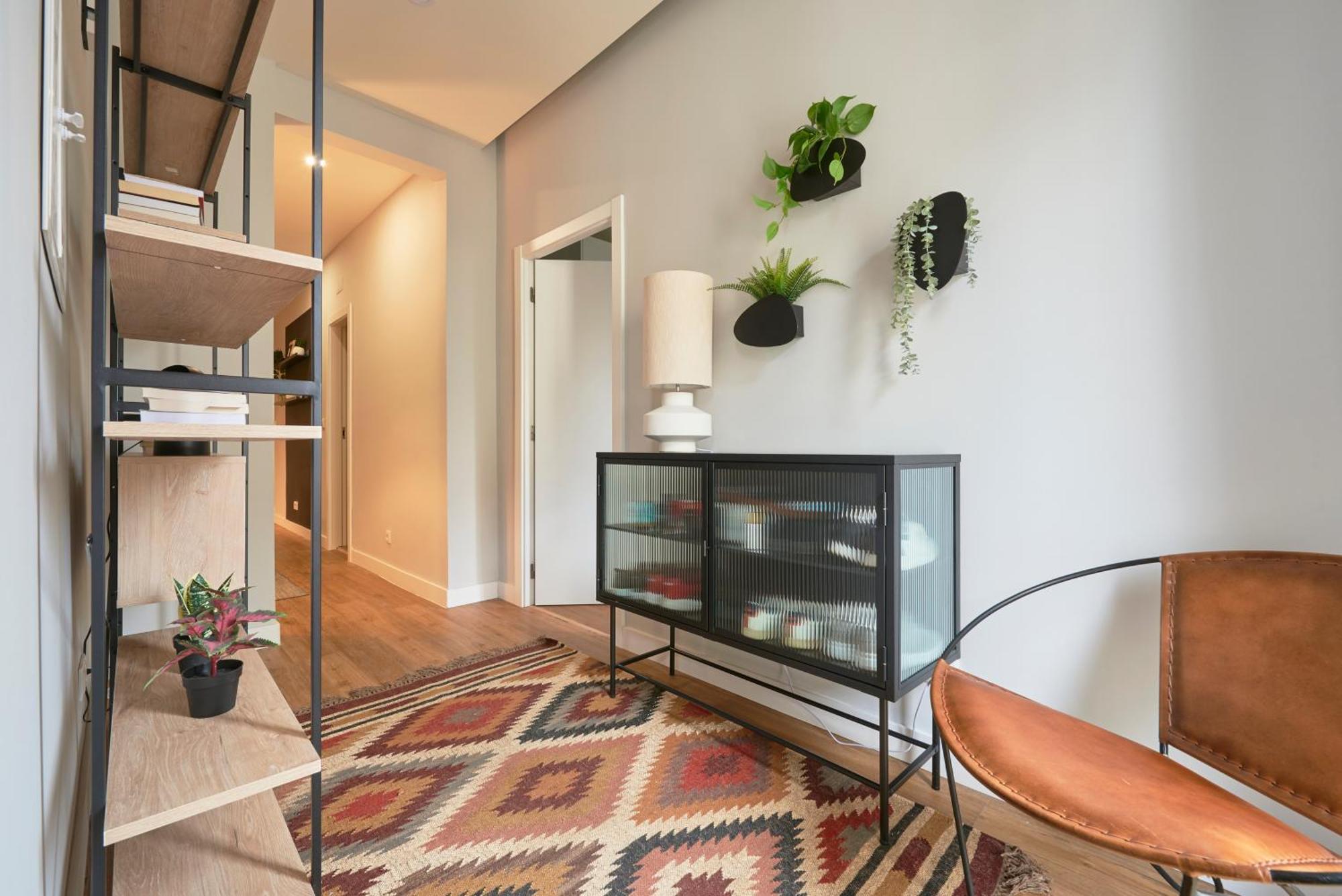Modern 2 Bed In Campolide Near Amoreiras Apartment *