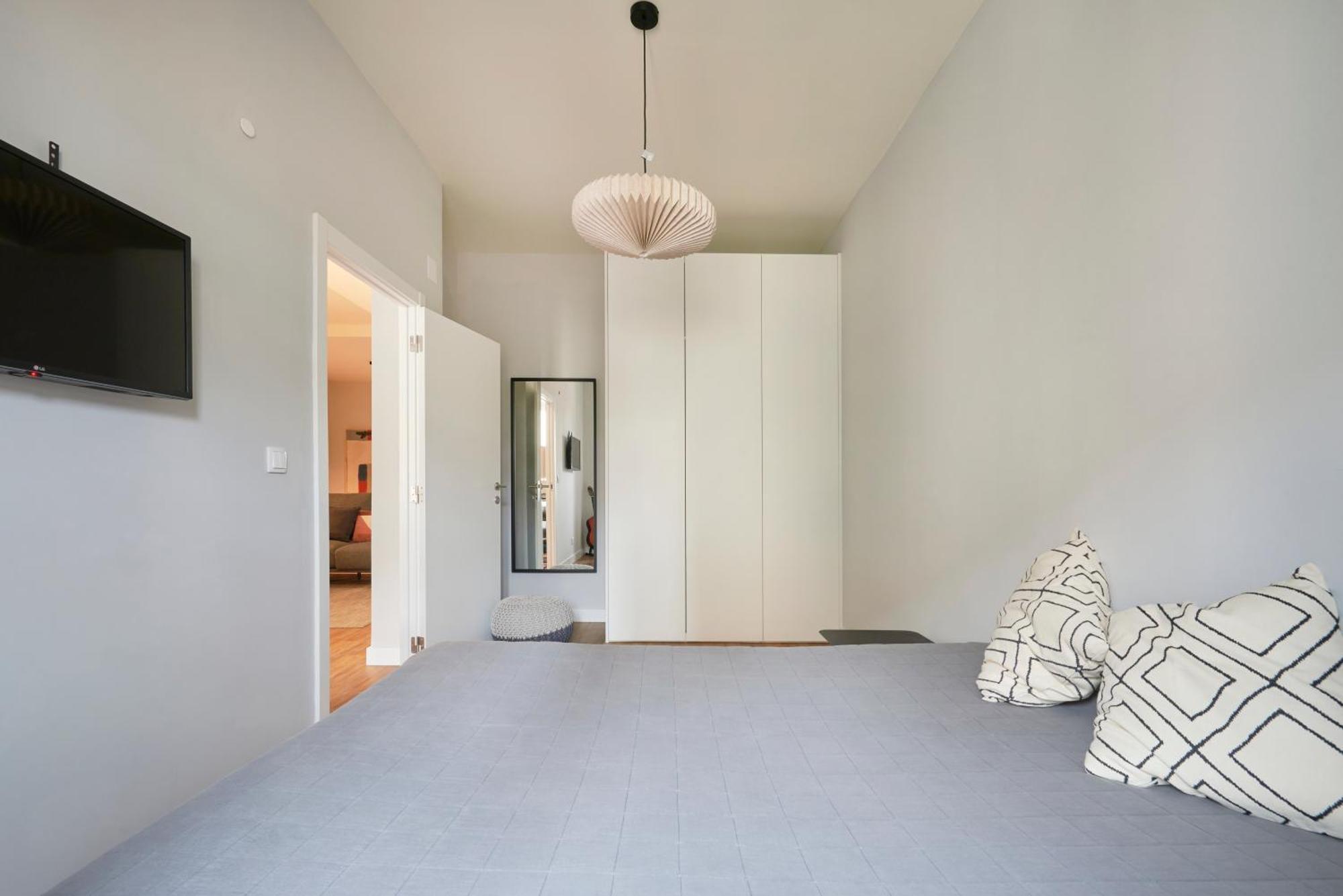 Modern 2 Bed In Campolide Near Amoreiras Apartment