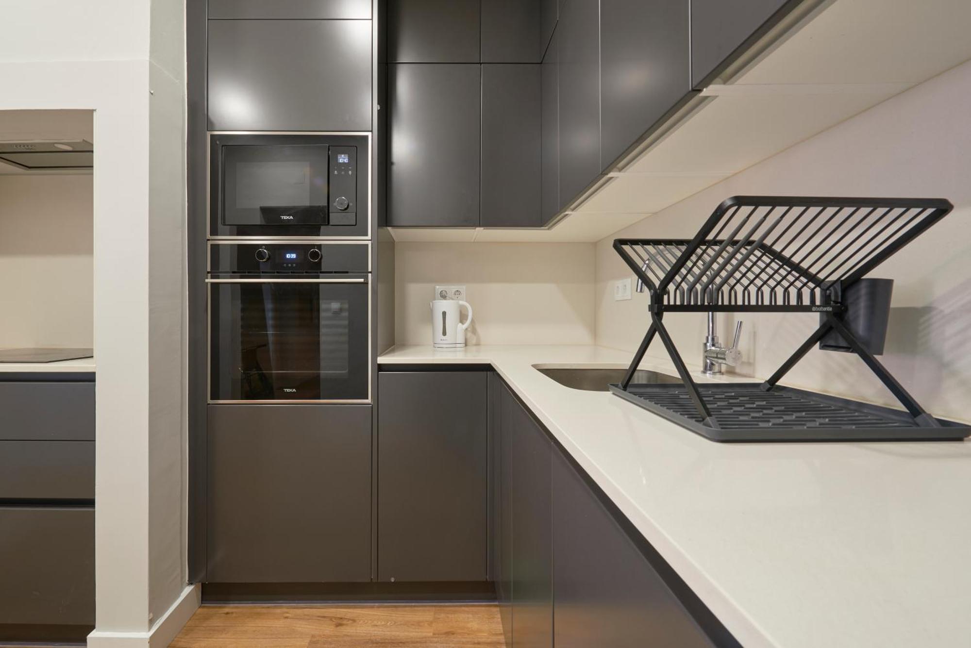 Modern 2 Bed In Campolide Near Amoreiras * Lisbon